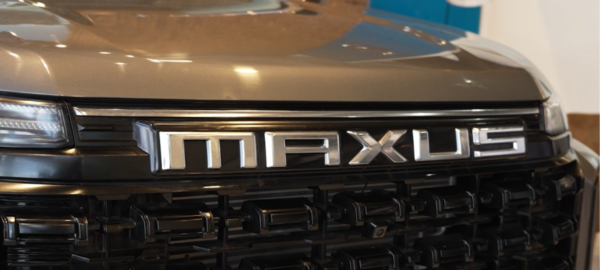 Auto de MAXUS en su inauguración.