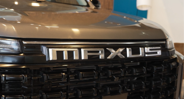 Auto de MAXUS en su inauguración.