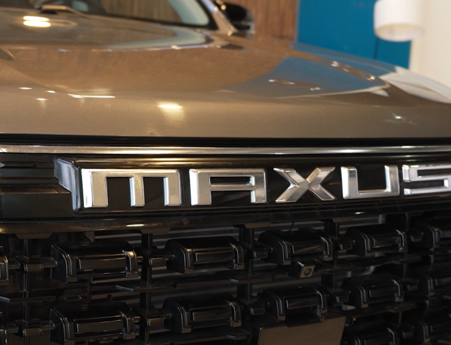 Auto de MAXUS en su inauguración.