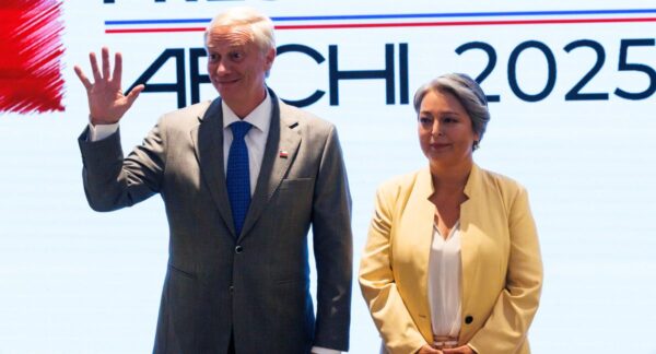 José Antonio Kast y Jeannette Jara (2)