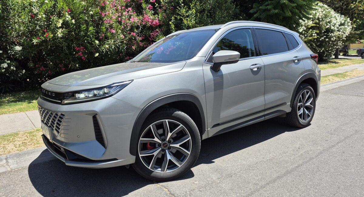Exeed LX 2025 4WD es premium o no