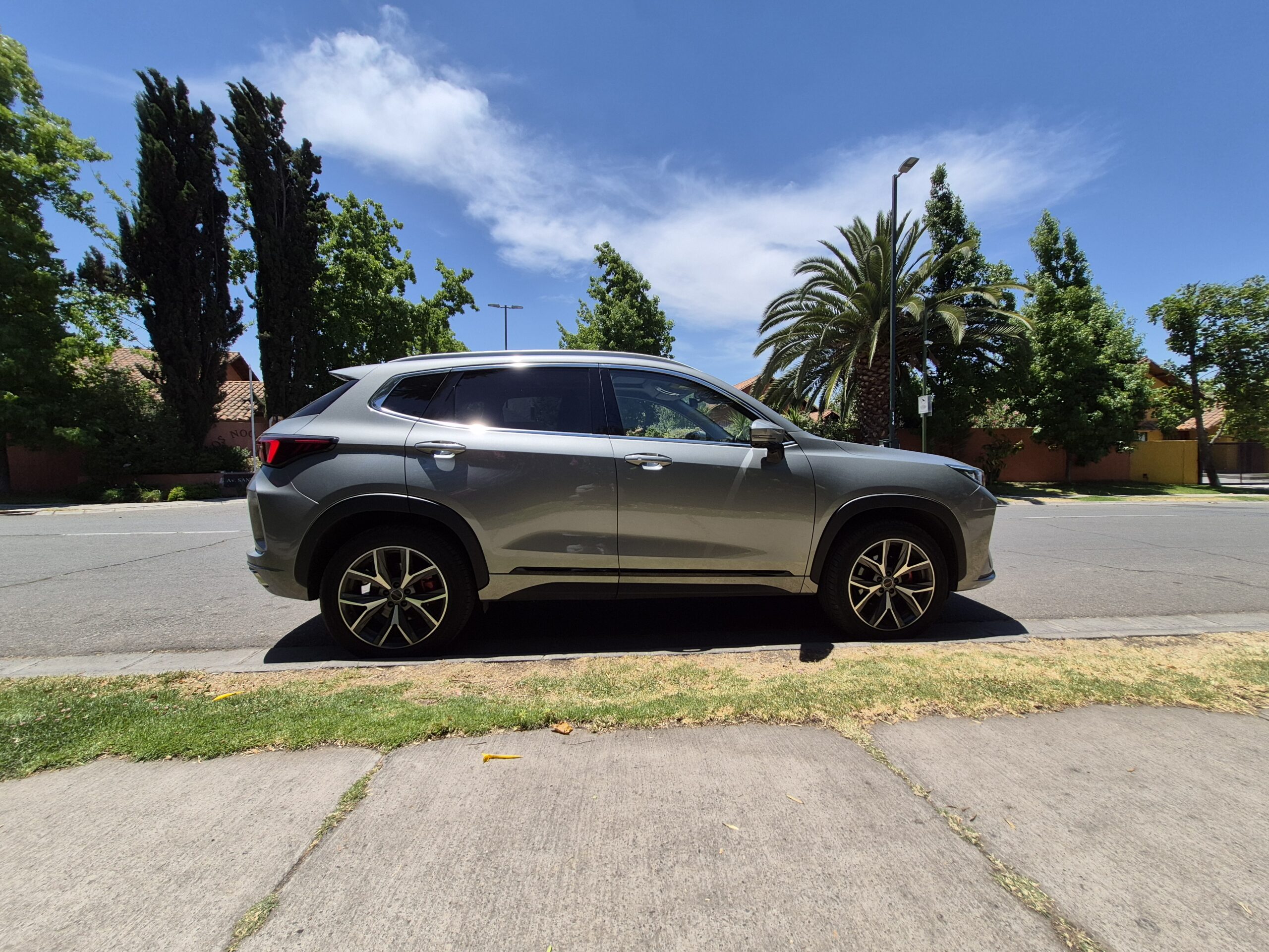 Exeed LX 2025 4WD es premium o no