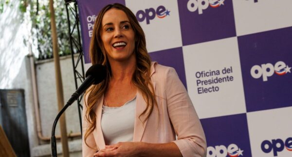 Mara Sedini, vocera de Kast.