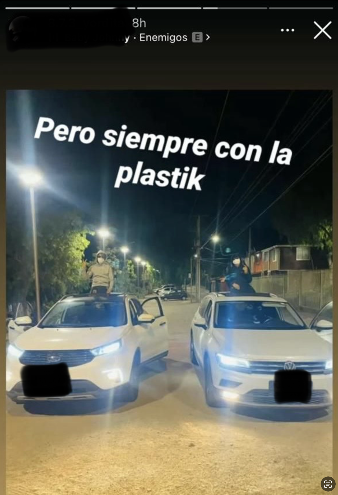 Delincuentes muestran en sus redes los autos robados en portonazos.