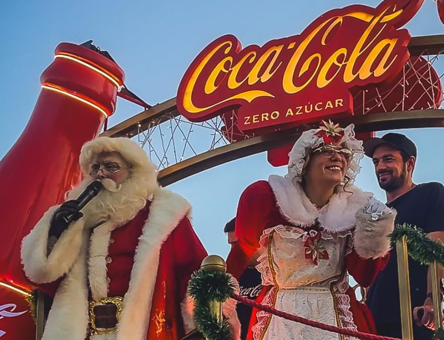 Personajes de Caravana Navideña de Coca-Cola.