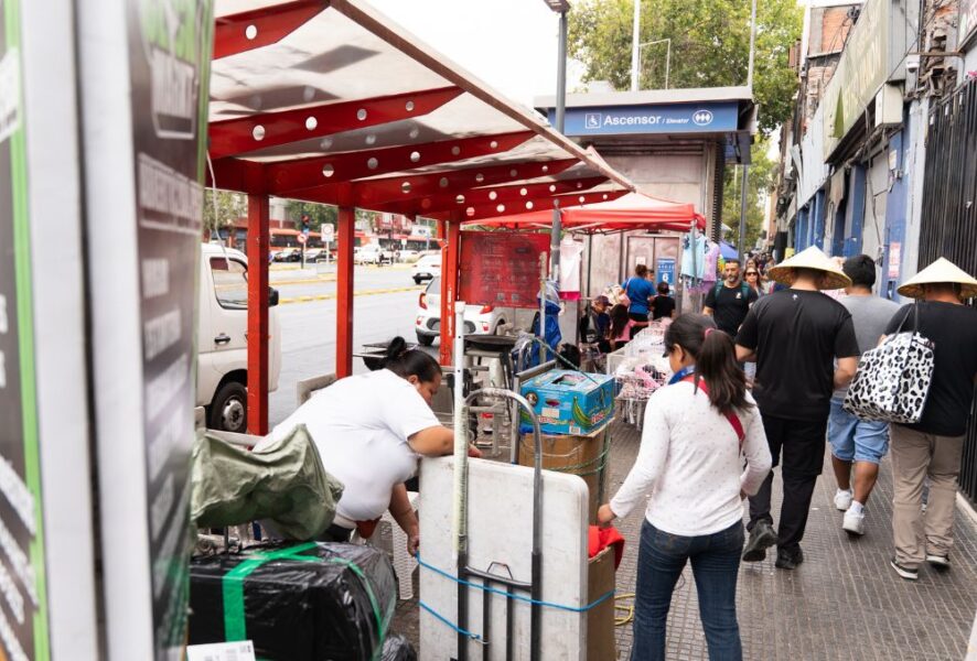 Vendedores ambulantes en metro ULA