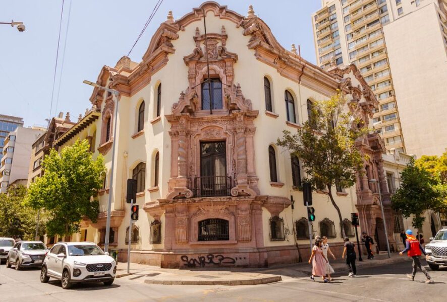 Restauración de la Casa Ariztía, ex Bar The Clinic