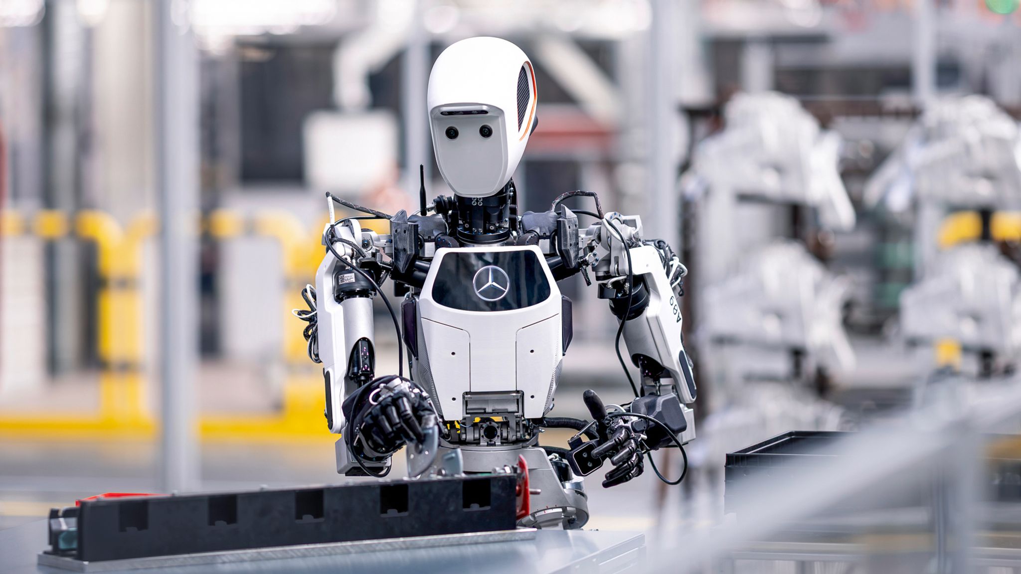 Amenaza de robots humanoides a empleos en la industria automotriz