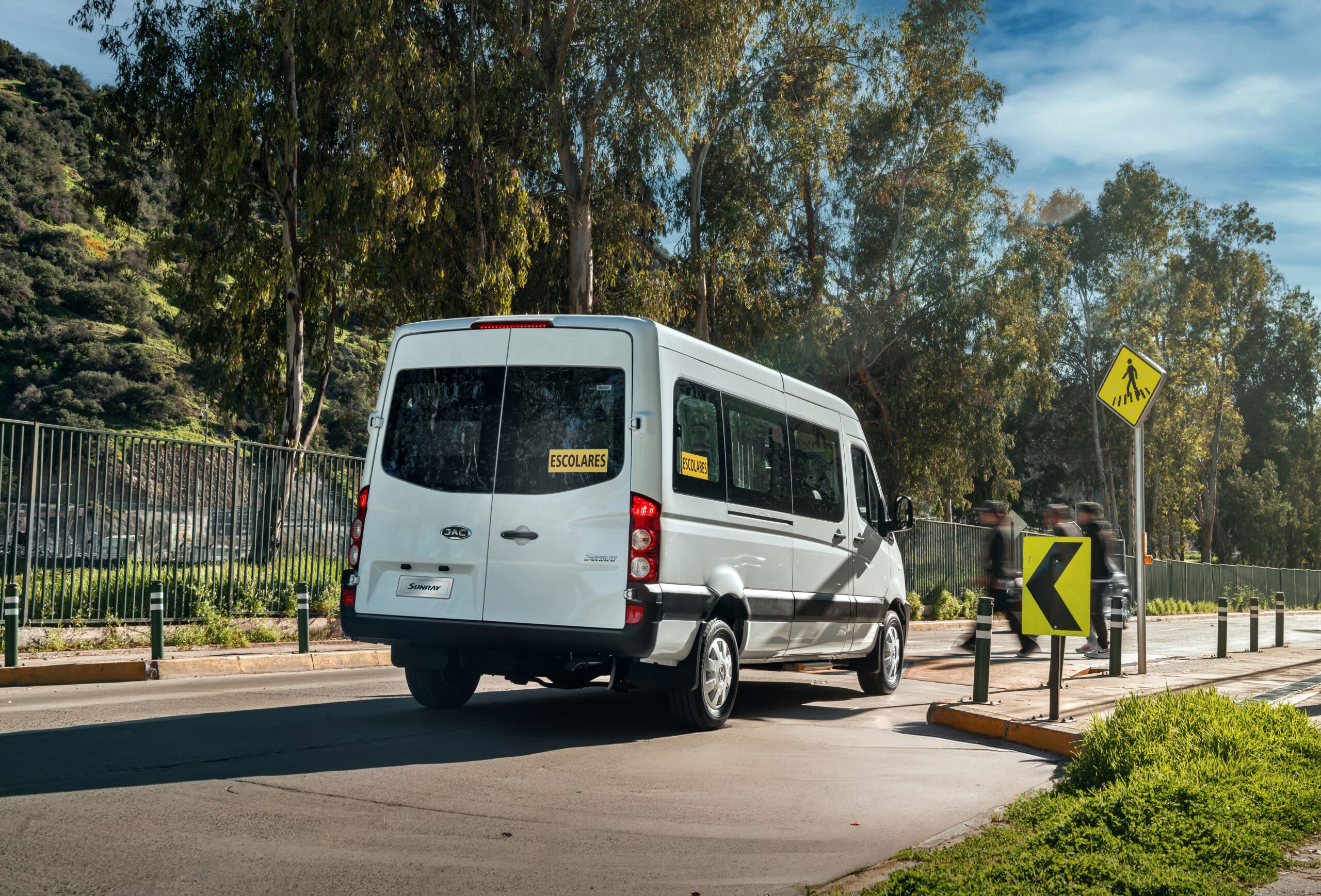 en qué fijarse al contratar un transporte escolar