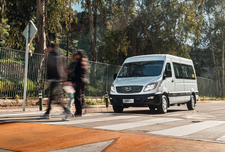 en qué fijarse al contratar un transporte escolar