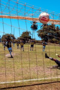 Personas jugando en apuestas deportivas.