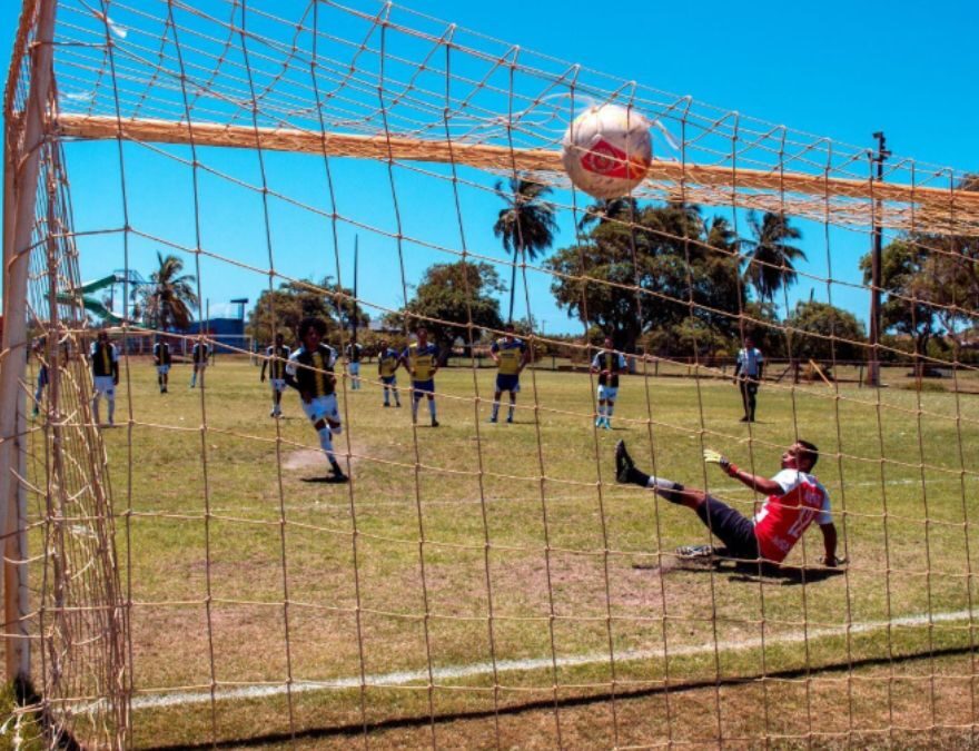 Personas jugando en apuestas deportivas.