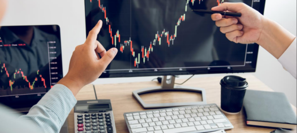 Personas haciendo trading.