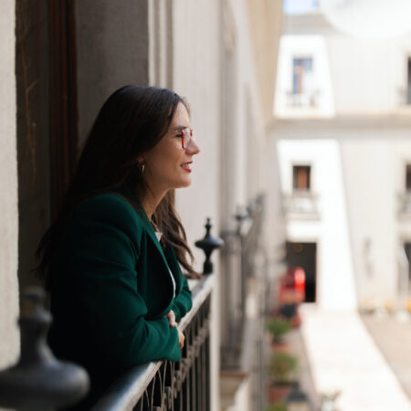 La ministra Vallejo en su oficina.