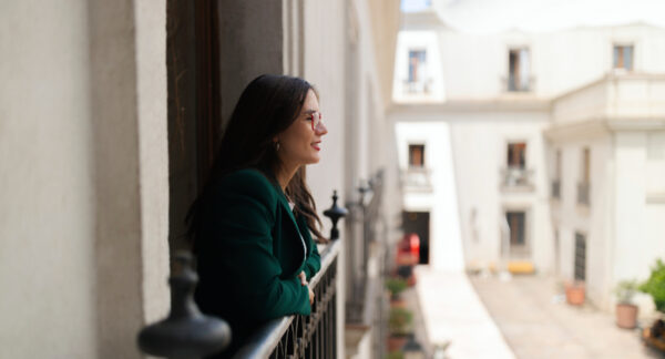 La ministra Vallejo en su oficina.