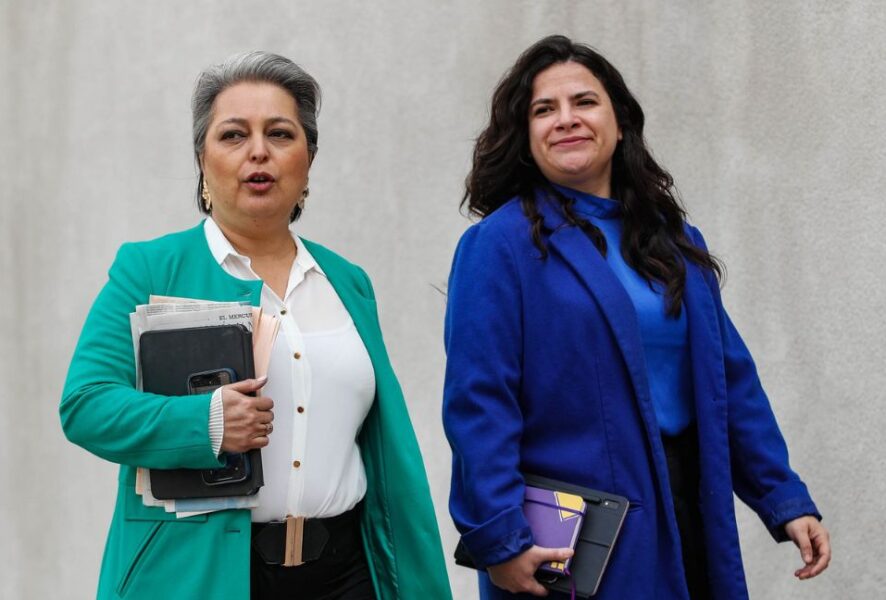 Jeannette Jara y Antonia Orellana