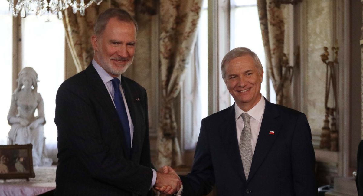 Rey Felipe VI y Kast