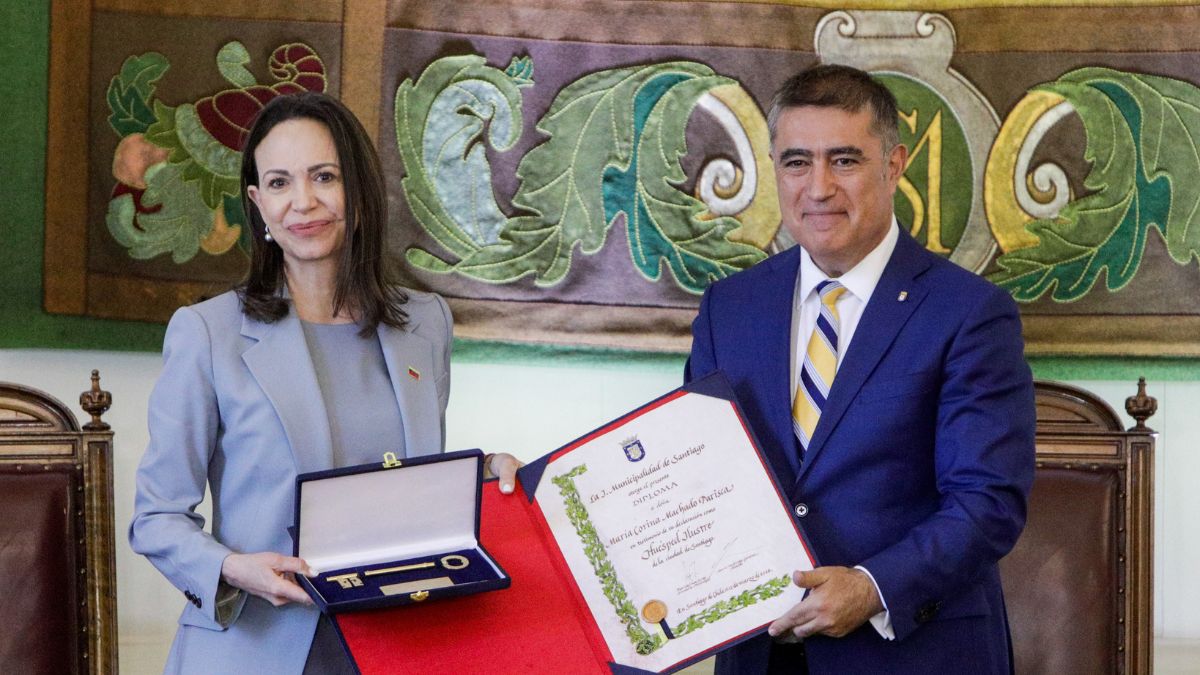 María Corina Machado recibe las llaves de Santiago: “Lo vamos a retribuir, sé que pronto vamos a recibirlos a todos en una Venezuela libre”