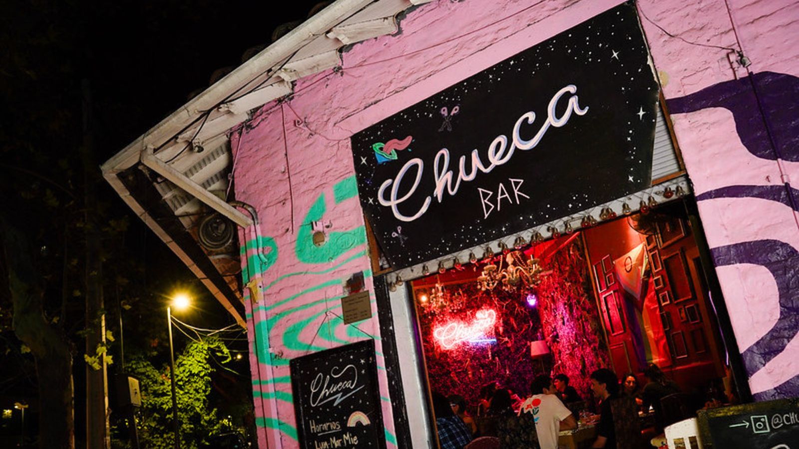 Chueca Bar anuncia su cierre en Barrio Italia: “Durante mucho tiempo existió la idea de que, si eras lesbiana, tenías que estar en un lugar oculto”