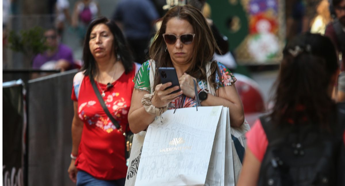 Cadem toma el pulso a medidas de Kast: el 52% está en desacuerdo con eliminar el Mepco y la mayoría se opone a limitar la gratuidad universitaria