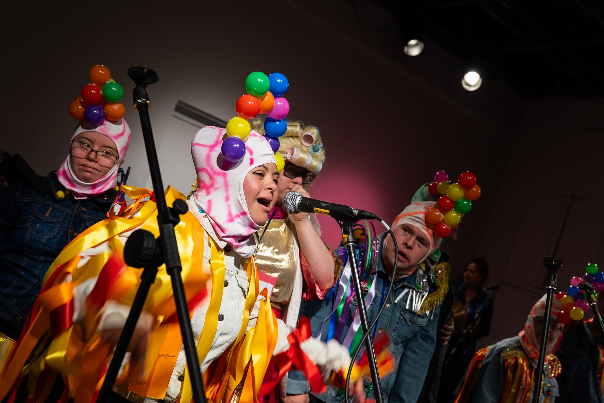 “Hablar de inclusión hoy en nuestro país es una utopía”: una tarde en los ensayos de “Carnaval del derecho a existir”, protagonizada por personas con Síndrome de Down