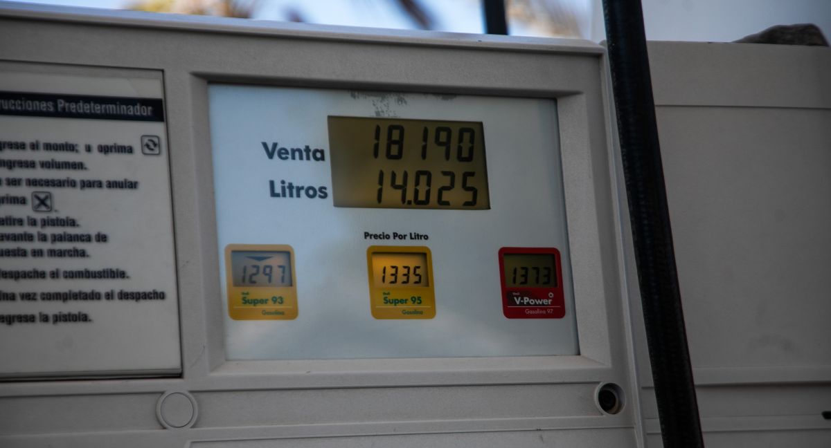 Alza del diésel golpea al transporte: camioneros anticipan aumento de hasta 25% en la logística y buses prevén que pasajes subirían hasta $17.000