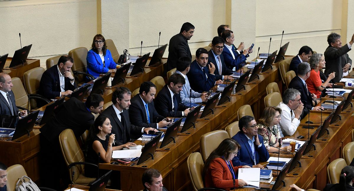 Nuevo proyecto para mitigar efecto de alza del petróleo en la parafina y bono a taxistas costaría al fisco más de $111 mil millones