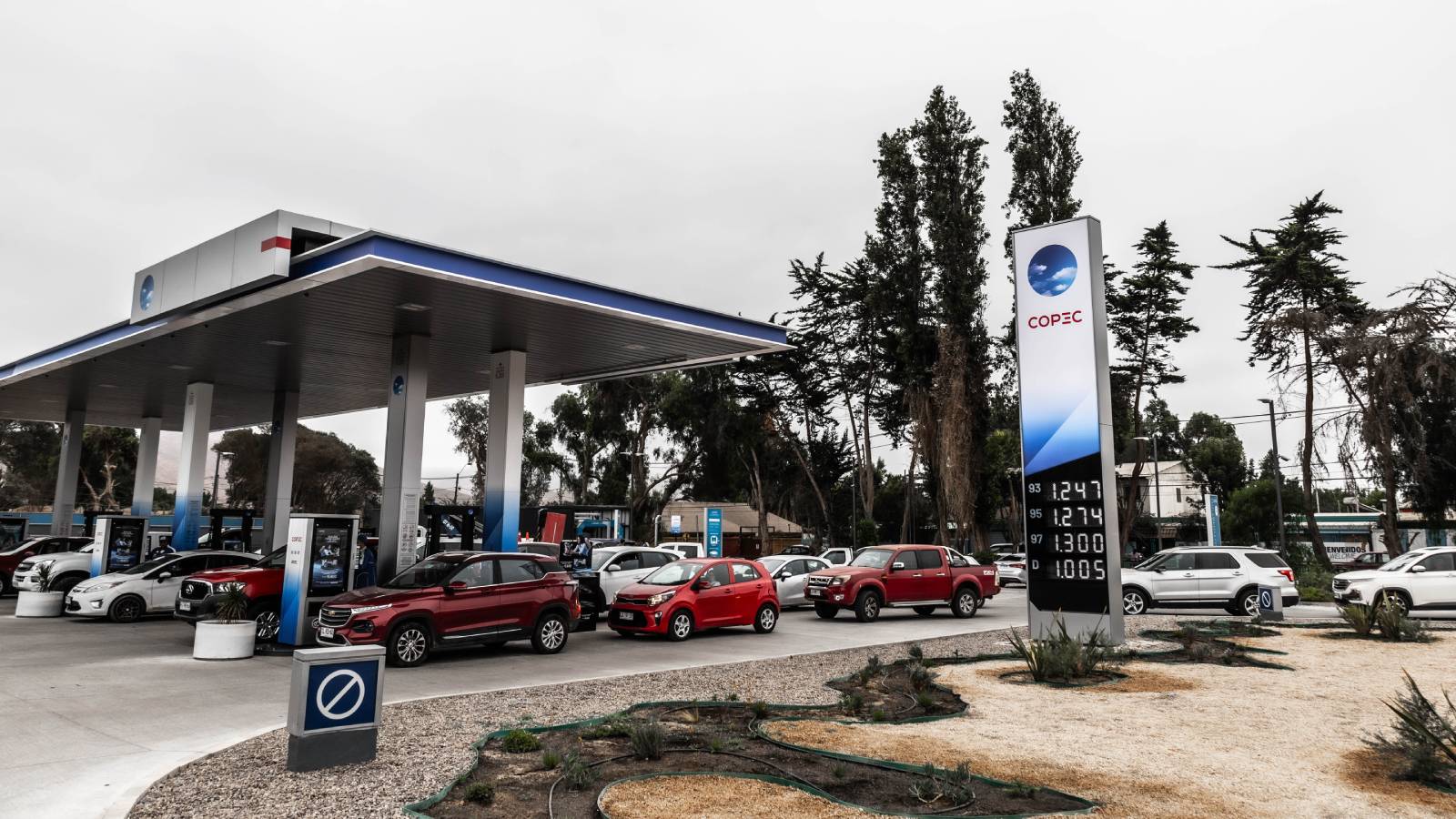 “No existen problemas de abastecimiento”: La aclaración de Enap y Copec por alta demanda de combustible tras inminente alza histórica de bencinas