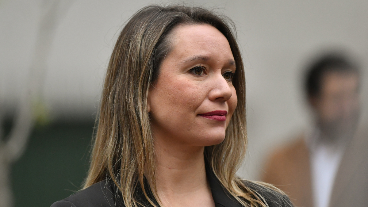 Alcaldesa de Las Condes sale al paso de la manifestación de jefes comunales opositores en La Moneda por alza de bencina: “Me da vergüenza”