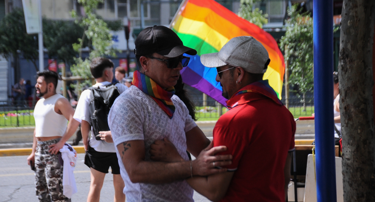 Según reporte del Movilh: Chile registró un aumento del 27% de la homofobia y transfobia durante el 2025, superando los 3.600 casos y denuncias por discriminación