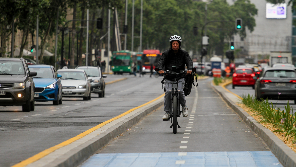 “Son carísimas y la verdad es que no tenemos prioridad para hacerlas”: Minvu corta financiamiento a obras de proyecto Nueva Alameda y ciclovía queda en suspenso