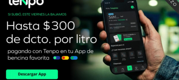 Persona cobrando descuento de bencina en Tenpo.