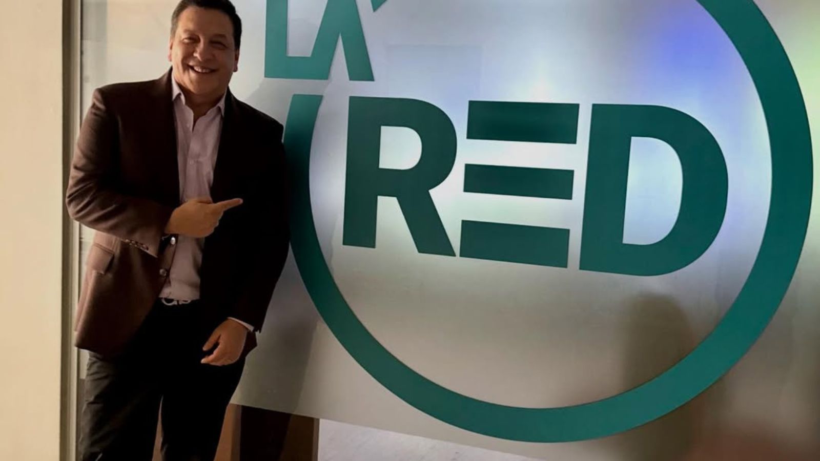 Con un dueño guatemalteco y un canal sin rostros: el crítico momento de La Red ante el esperanzador mensaje de Julio César Rodríguez