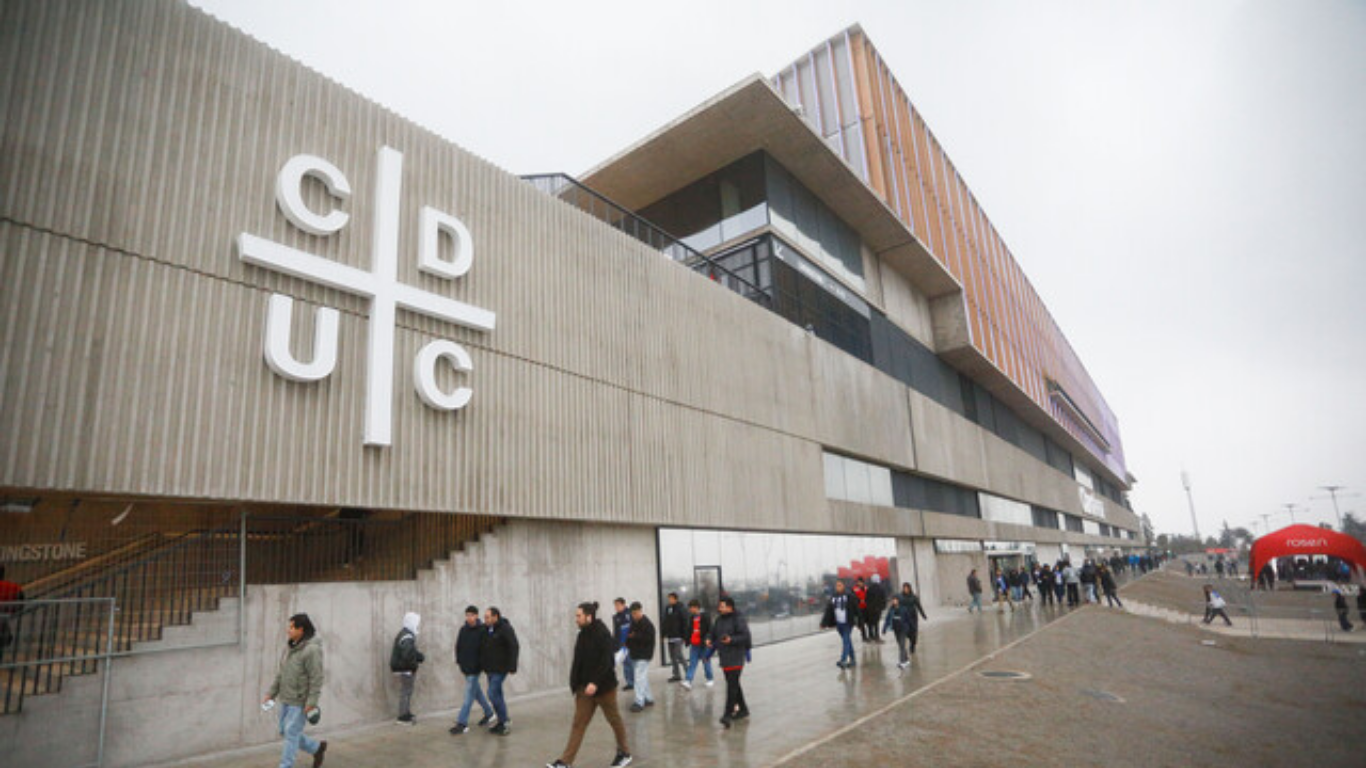 Hasta $20 mil dólares: las multas económicas que arriesga Universidad Católica si no liberan entradas a Boca Juniors en el Claro Arena para la Copa Libertadores