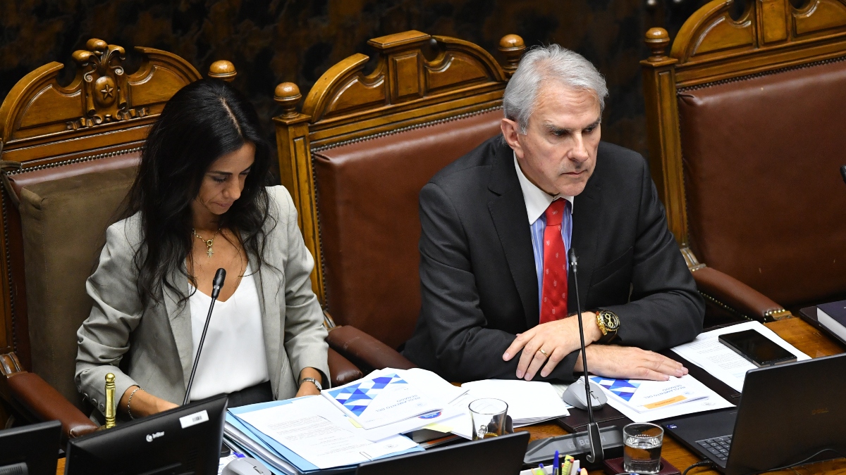 “No estemos buscando errores comunicacionales cuando recién llevamos 15 días de gobierno”: Moreira acusa “fuego amigo” en el oficialismo y sale en defensa de Sedini