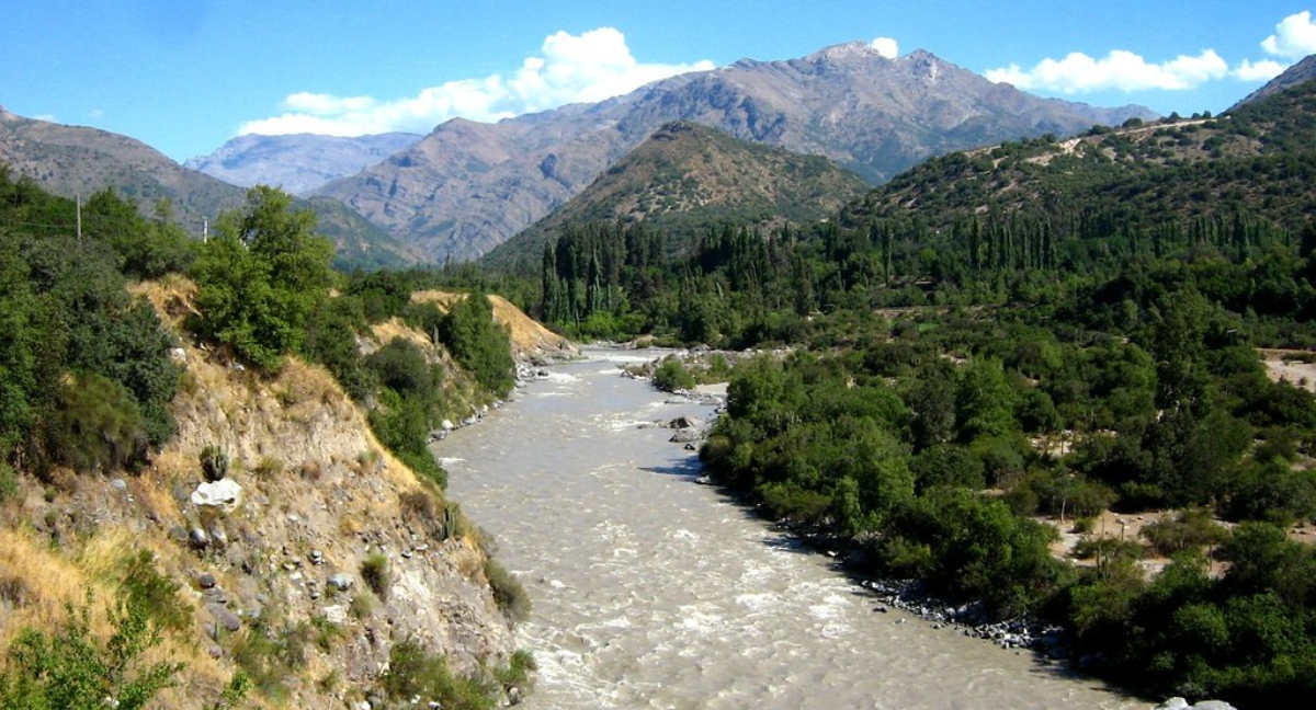 Empresa fue multada por realizar una intervención ilegal en el Río Maipo: construyeron un muro de contención sin permisos y los acusan de reducir cauce en un 35%