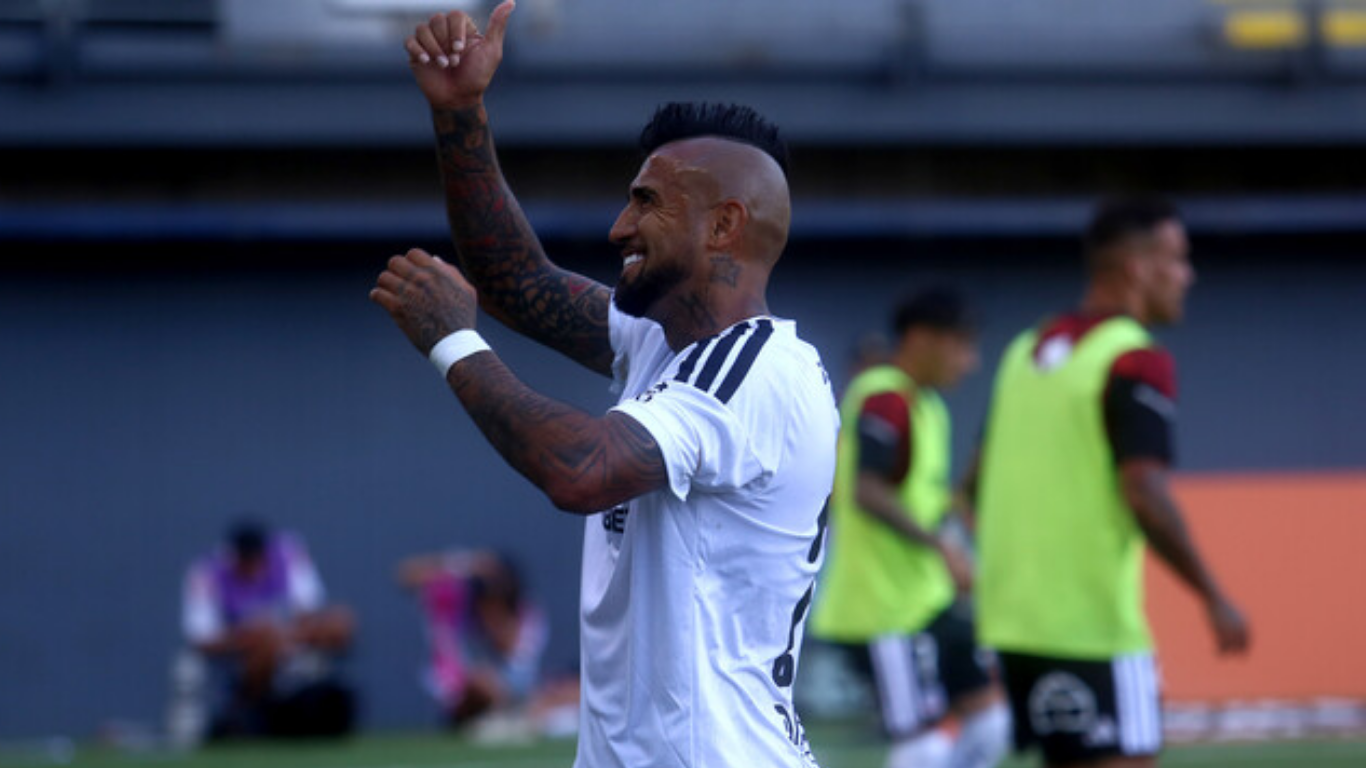Arturo Vidal vuelve a los entrenamientos con el plantel de Colo Colo y es alternativa en la defensa para enfrentar a Huachipato