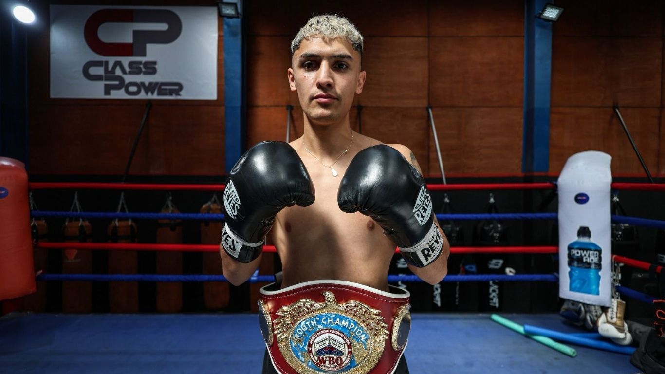 Junior “La Joya” Cruzat defenderá por primera vez el título mundial de boxeo Súper Pluma en el Santiago Fight Night
