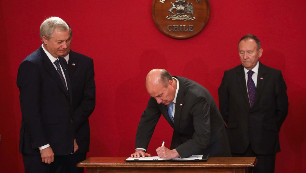 La disputa por la caja fiscal: Bachelet y Piñera heredaron en torno a US$5.000 millones a sus sucesores