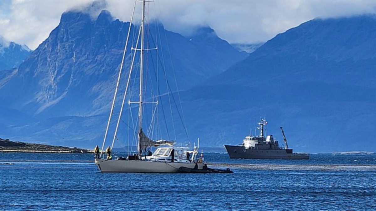 Ofrecía expediciones ilegales a la Antártica por $13 millones: velero francés fue incautado en Canal Beagle