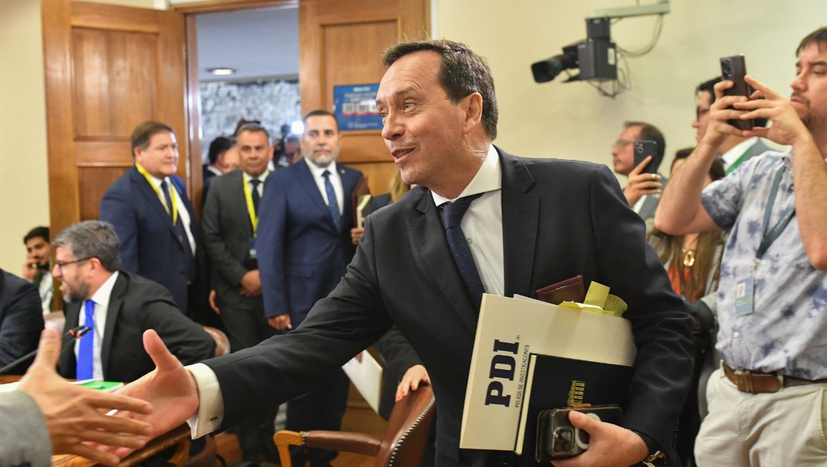 Eduardo Cerna respalda salida de subdirectora y baja presión sobre Steinert: “Quién toma las decisiones en la PDI es este director general”