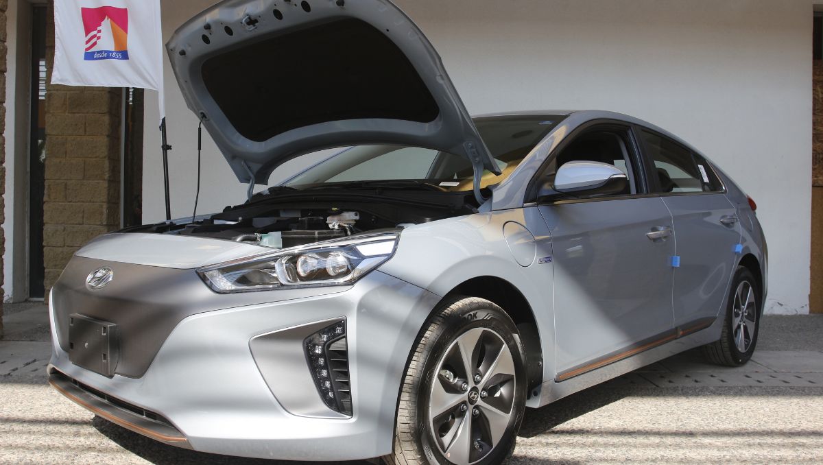 BancoEstado estrena crédito especial para comprar autos híbridos en medio del alza de combustibles