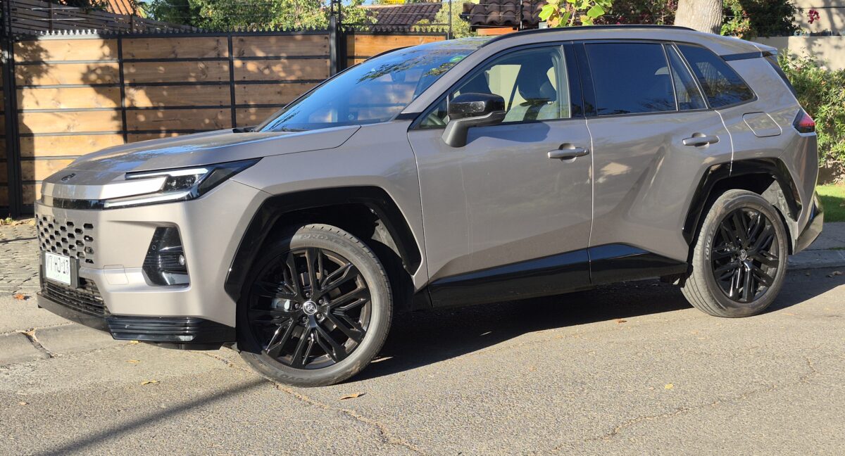 al volante del Toyota RAV4 XSE AWD