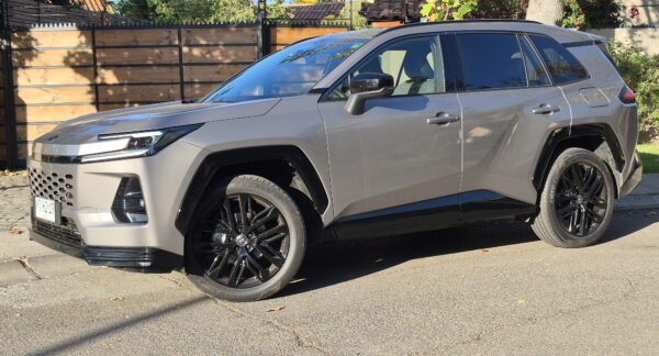 al volante del Toyota RAV4 XSE AWD