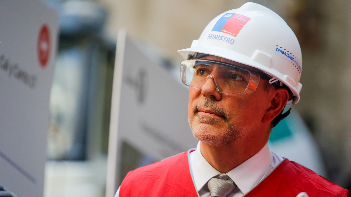 De Grange desmiente disminución de flota de buses tras críticas por aumento de demanda y largas filas en paraderos: “El nivel de servicio no ha variado”