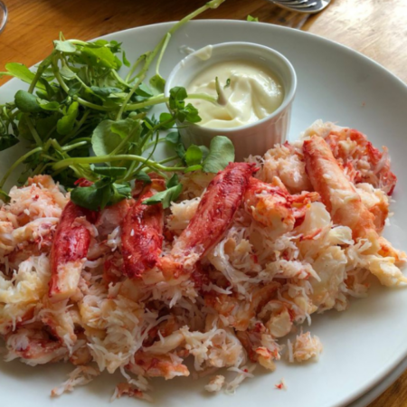 Mesón de la Patagonia y su plato centolla fresca