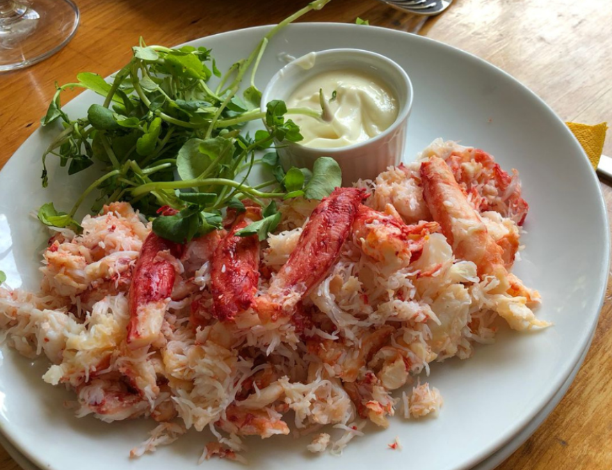 Mesón de la Patagonia y su plato centolla fresca
