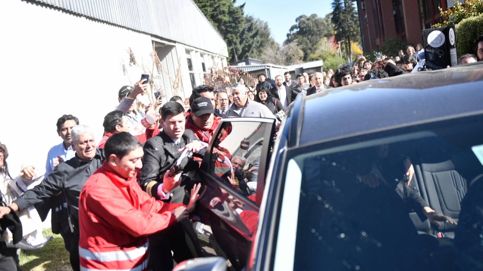 Kast apuntó a “grupo ideologizado” tras agresión a ministra Lincolao: “Su actuar no tiene explicación ni justificación”