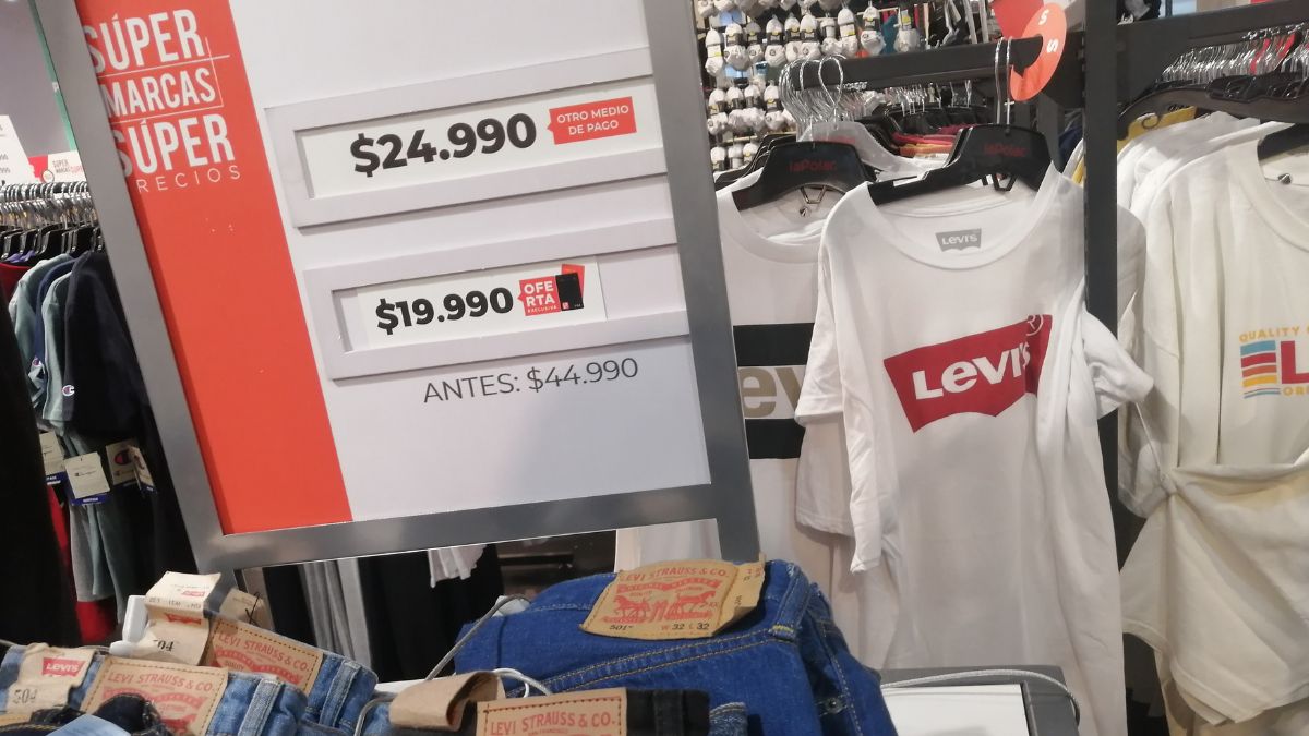 Arriesgan a multas de más de $100 millones: Sernac fiscalizará a tiendas del retail por la aplicación de descuentos asociados al pago con tarjetas