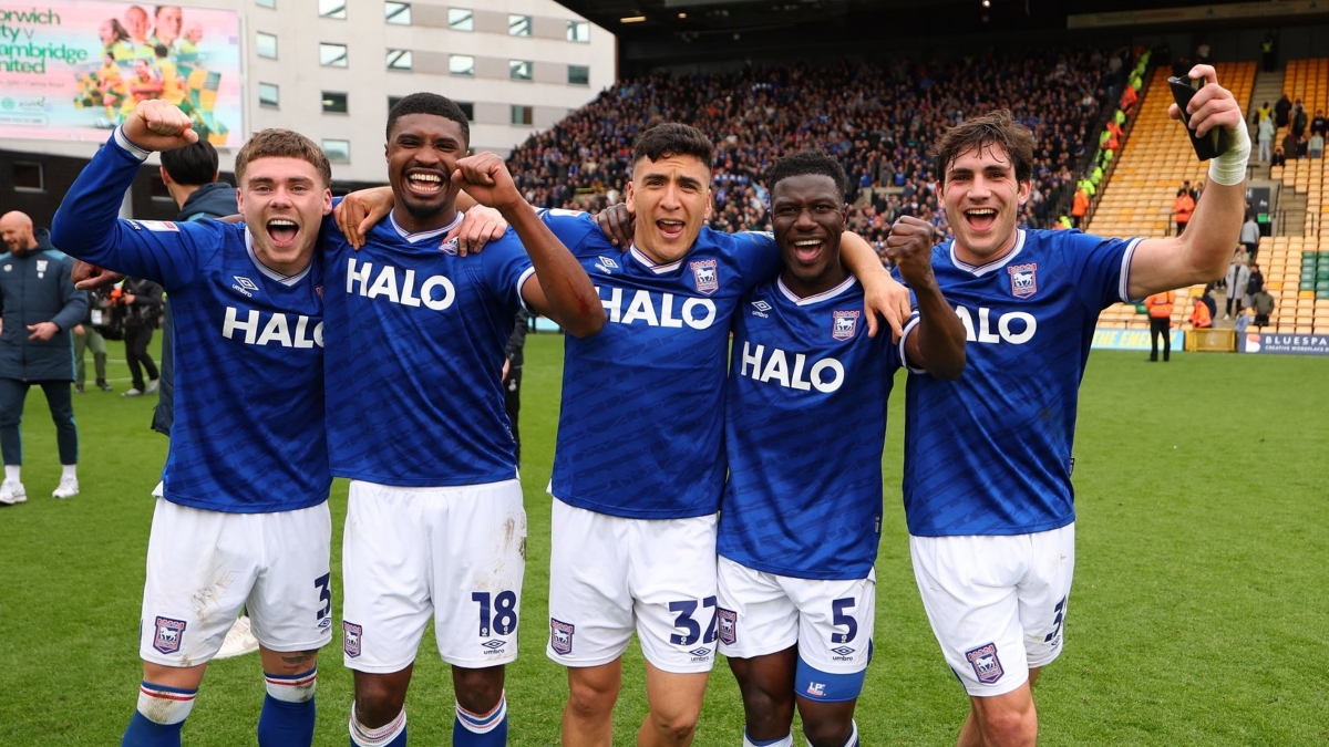 El intenso partido de Marcelino Núñez ante su ex equipo en Inglaterra: entró y salió en el segundo tiempo, estuvo al borde de la expulsión y recibió duros insultos